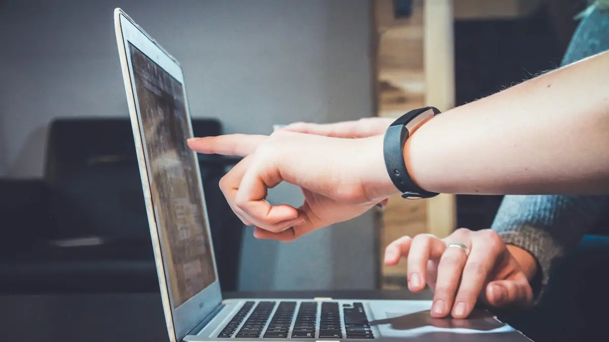 Hiring managers direct bereiken: zakelijke contactdata versus de InMail-wachtrij